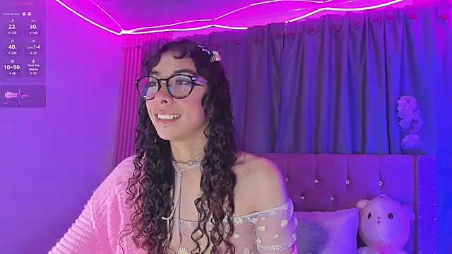 Snapshot of Sarah_Moon1 chatting on August 1, 3:39 am Sarah Moon1 online show from August 1, 3:39 am