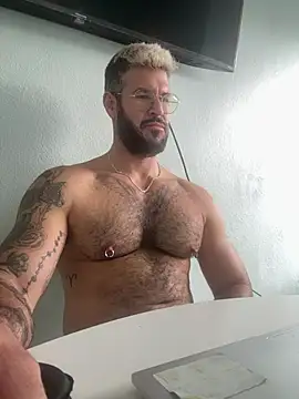 Snapshot of mrbighairychest chatting on July 16, 4:24 pm mrbighairychest online show from July 16, 4:24 pm