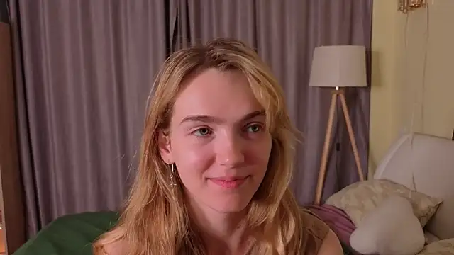 Snapshot of MarielRoloson chatting on June 28, 7:20 pm MarielRoloson online show from June 28, 7:20 pm
