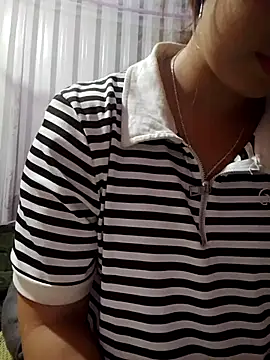 Snapshot of -Hezy- chatting on June 13, 4:32 am -Hezy- online show from June 13, 4:32 am