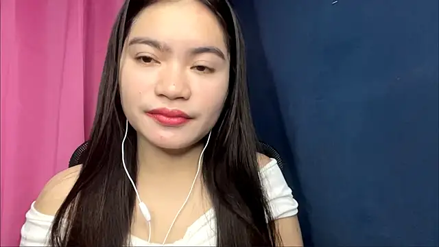 LouveniaDebeer online show from June 17, 12:29 pm