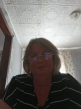 Snapshot of MilashkaCutie50 chatting on July 7, 6:47 am MilashkaCutie50 online show from July 7, 6:47 am