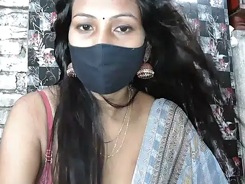 Snapshot of NottyMomo chatting on July 18, 5:44 am NottyMomo online show from July 18, 5:44 am