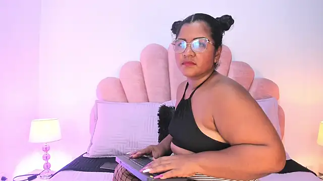 Snapshot of Mommy_Big_Ass chatting on July 11, 5:15 pm Mommy Big Ass online show from July 11, 5:15 pm