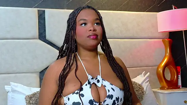 Snapshot of EbonyHenner chatting on June 22, 12:02 pm EbonyHenner online show from June 22, 12:02 pm