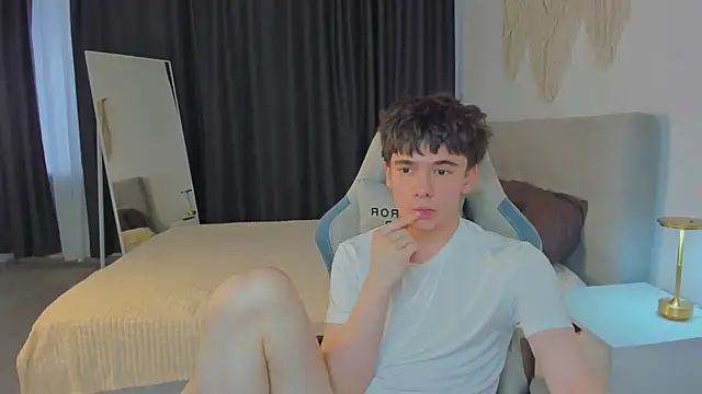 Snapshot of Ethan_Crowe chatting on July 22, 3:59 pm Ethan Crowe online show from July 22, 3:59 pm