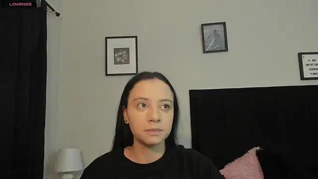 Snapshot of Sara_B chatting on June 25, 6:01 pm Sara B online show from June 25, 6:01 pm