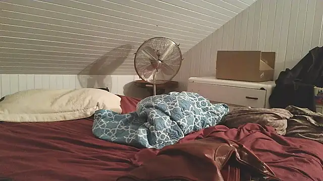 Snapshot of LanaGold1 chatting on July 13, 2:14 am LanaGold1 online show from July 13, 2:14 am