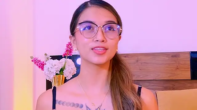 CassieMills online show from July 28, 5:01 pm
