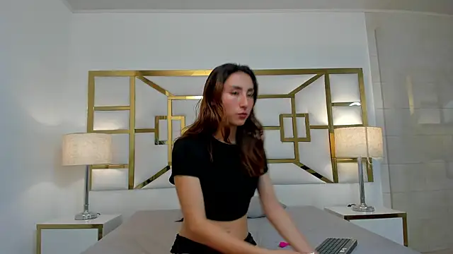 Snapshot of VivieneLuxe chatting on July 10, 3:44 am VivieneLuxe online show from July 10, 3:44 am