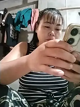 Snapshot of -Lemi- chatting on June 19, 1:32 am -Lemi- online show from June 19, 1:32 am