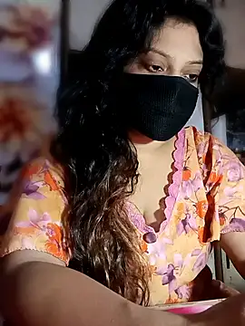 KareenaChopra online show from June 18, 2:32 pm