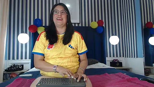 Snapshot of Sallydickinson chatting on June 26, 2:21 pm Sallydickinson online show from June 26, 2:21 pm
