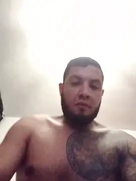 Snapshot of Juanluigui04 chatting on June 30, 2:01 am Juanluigui04 online show from June 30, 2:01 am