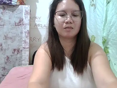 Snapshot of Minimahal chatting on June 17, 1:23 pm Minimahal online show from June 17, 1:23 pm