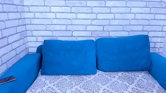 Snapshot of RoxyyLuxe chatting on June 25, 5:34 am RoxyyLuxe online show from June 25, 5:34 am
