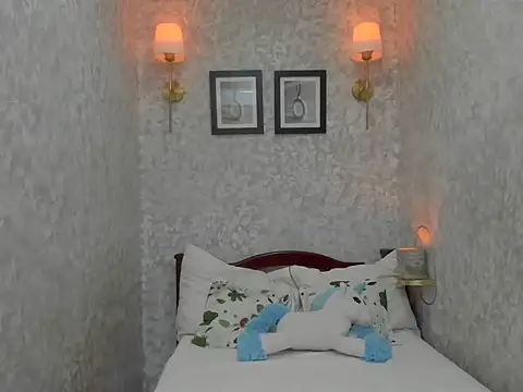 Snapshot of emily_rosue_ chatting on June 24, 2:54 am emily rosue online show from June 24, 2:54 am