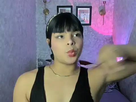 Snapshot of emily_rosue_ chatting on July 21, 1:41 am emily rosue online show from July 21, 1:41 am