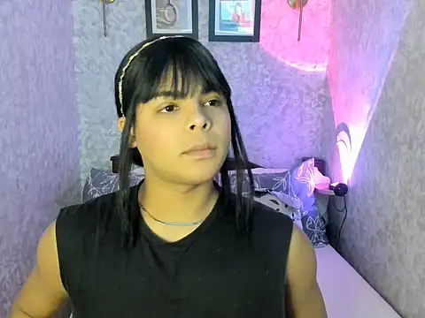 Snapshot of emily_rosue_ chatting on July 22, 9:06 pm emily rosue online show from July 22, 9:06 pm