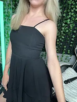 Snapshot of Eva_Kit chatting on July 15, 8:36 pm Eva Kit online show from July 15, 8:36 pm