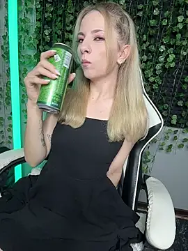 Snapshot of Eva_Kit chatting on July 28, 7:39 pm Eva Kit online show from July 28, 7:39 pm