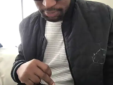 Snapshot of LeoneForYou chatting on July 7, 8:07 am LeoneForYou online show from July 7, 8:07 am