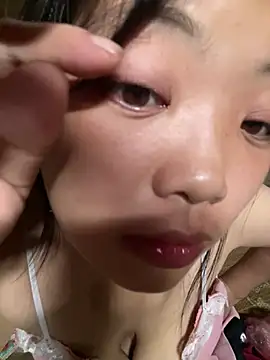Snapshot of -Mymy_ chatting on July 6, 1:13 am -Mymy online show from July 6, 1:13 am
