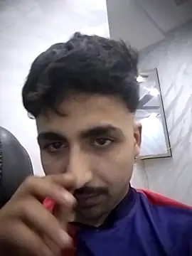 Snapshot of achraf31 chatting on June 18, 12:00 am achraf31 online show from June 18, 12:00 am