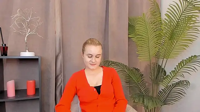 Snapshot of CaroleeIlle chatting on June 17, 12:07 pm CaroleeIlle online show from June 17, 12:07 pm