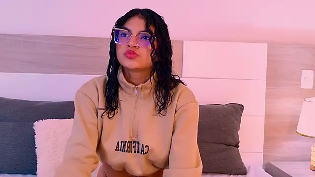 Snapshot of MelodyAlvarez chatting on July 13, 11:35 am MelodyAlvarez online show from July 13, 11:35 am
