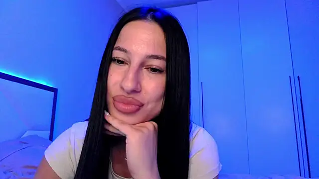 delly llove online show from June 17, 7:59 pm