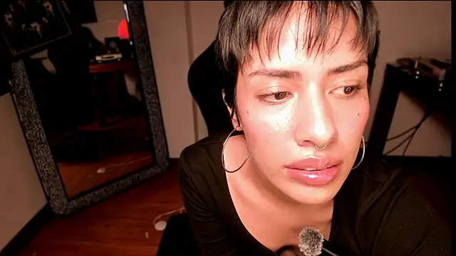 siouxsie  online show from June 17, 9:49 pm