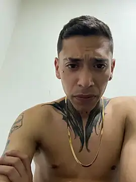 alejoggg1 online show from June 17, 1:52 am