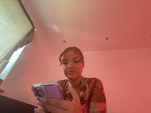 Snapshot of elina_amara_ chatting on June 17, 10:39 am elina amara online show from June 17, 10:39 am