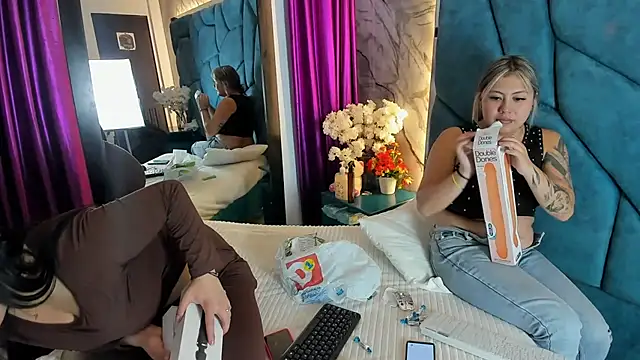 Samy Bitch online show from August 3, 2:11 pm
