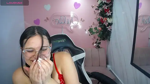 Snapshot of Lia_Rose_ch chatting on August 4, 3:10 am Lia Rose ch online show from August 4, 3:10 am