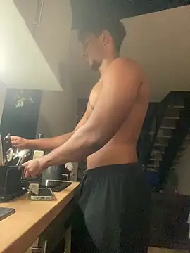 Snapshot of axel_black03 chatting on June 24, 9:03 pm axel black03 online show from June 24, 9:03 pm