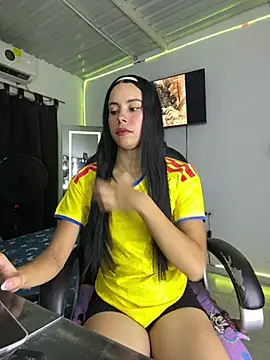 Snapshot of Lesly_Cute_ chatting on June 19, 4:17 am Lesly Cute online show from June 19, 4:17 am