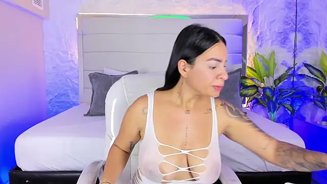 LissaBrown  online show from June 26, 7:29 pm