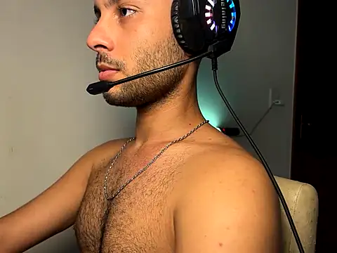 Snapshot of LEVIAVILA chatting on June 17, 4:41 pm LEVIAVILA online show from June 17, 4:41 pm