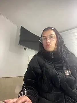 Snapshot of GabyLopez_Pink chatting on August 4, 3:21 am GabyLopez Pink online show from August 4, 3:21 am