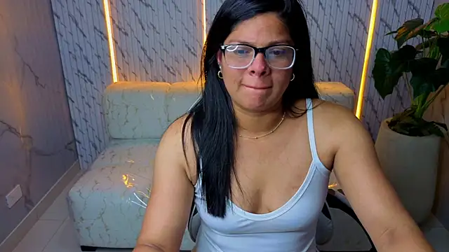 Snapshot of sarah_bay_tx chatting on June 18, 7:51 pm sarah bay tx online show from June 18, 7:51 pm