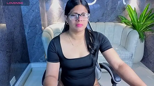 Snapshot of sarah_bay_tx chatting on July 18, 7:50 pm sarah bay tx online show from July 18, 7:50 pm