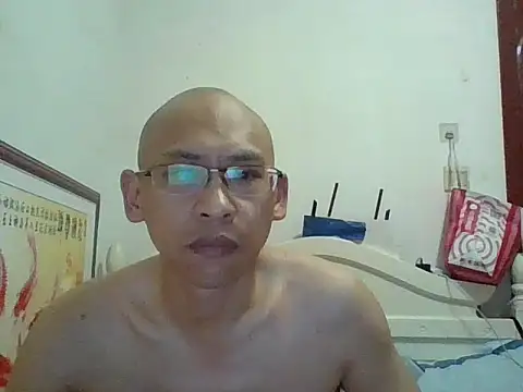 Snapshot of benly888 chatting on July 4, 10:43 am benly888 online show from July 4, 10:43 am