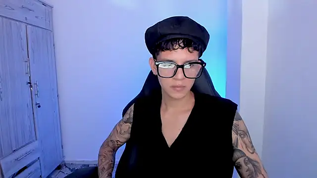 Snapshot of tylerrnova chatting on July 4, 3:56 am tylerrnova online show from July 4, 3:56 am