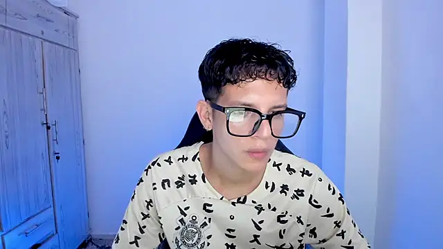 Snapshot of tylerrnova chatting on July 9, 3:10 am tylerrnova online show from July 9, 3:10 am