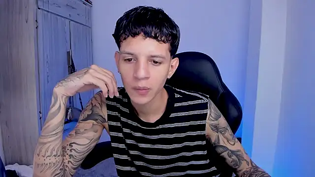 Snapshot of tylerrnova chatting on August 3, 3:16 am tylerrnova online show from August 3, 3:16 am