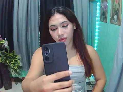 Snapshot of XCalixa chatting on July 28, 12:59 pm XCalixa online show from July 28, 12:59 pm