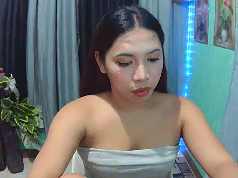Snapshot of XCalixa chatting on July 28, 2:13 pm XCalixa online show from July 28, 2:13 pm