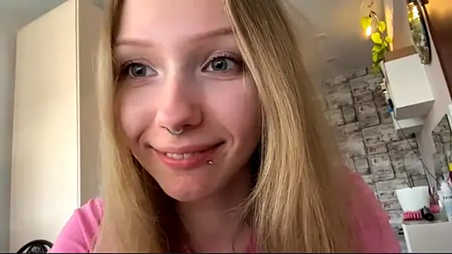 Snapshot of BivalentFalloff chatting on July 1, 9:33 am BivalentFalloff online show from July 1, 9:33 am